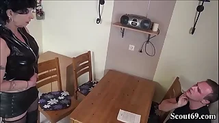 Freak Oma schnapp sich ihren Enkel zum ficken am Wochenende - Freaky step Grandma Seduce Step-Son of step Descendant to Fuck